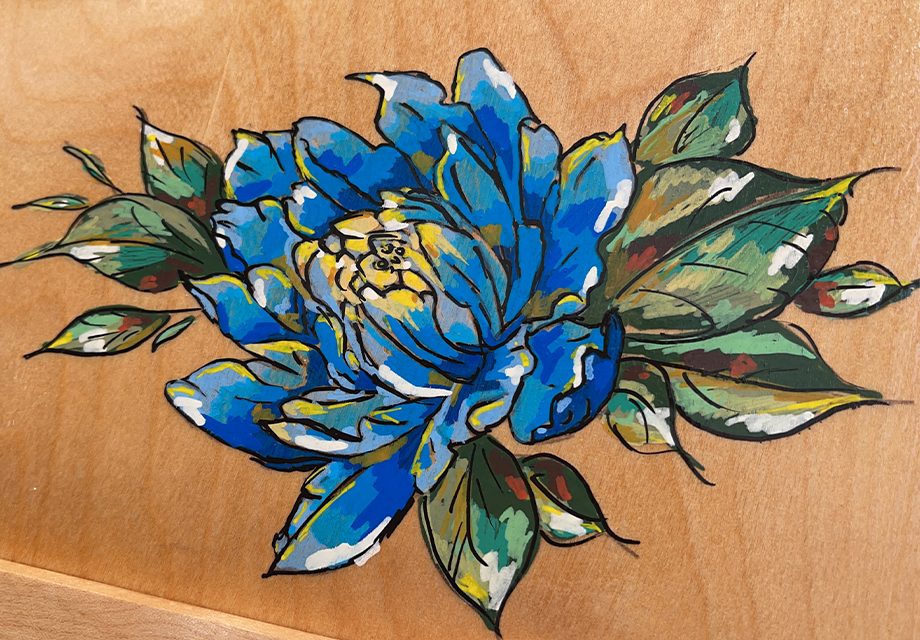 Custom decoration detail: carving, gold leaf or soundboard painting